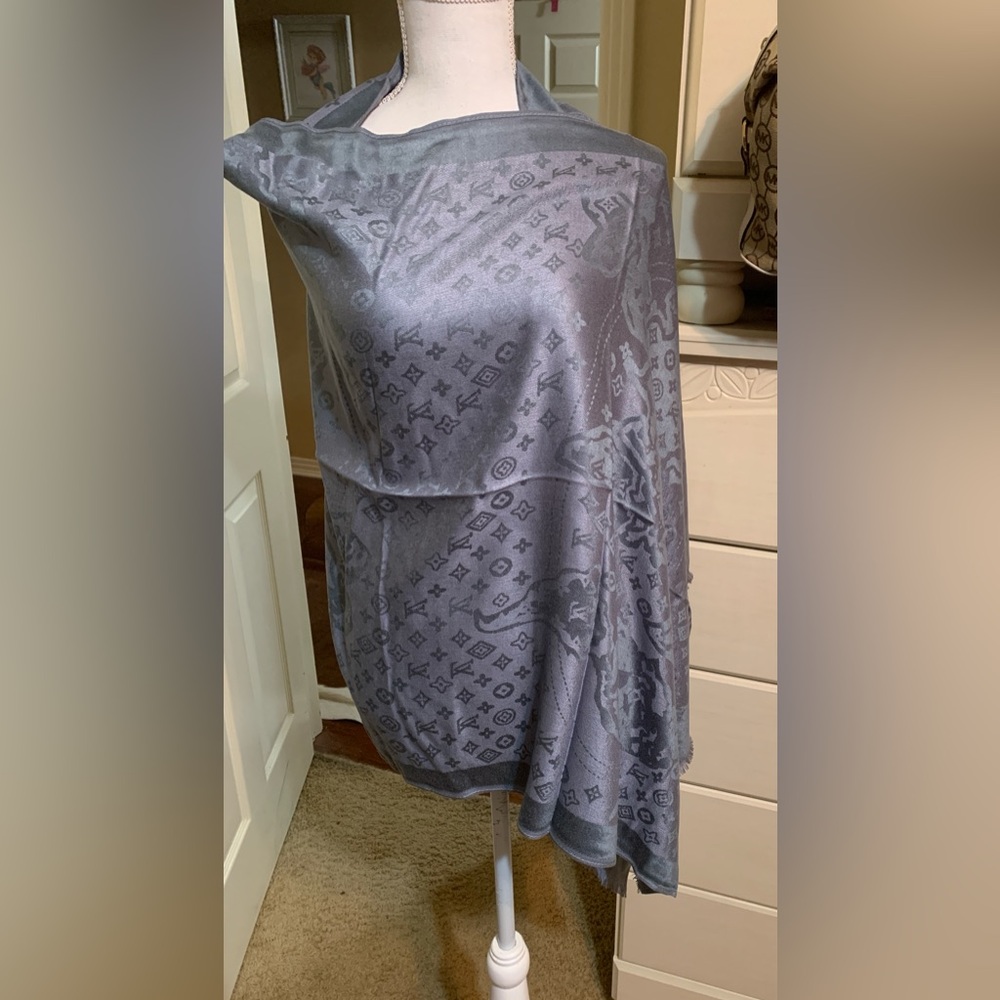 “Louis Vuitton” fashion fun Monogram grey Scarf Shawl